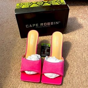 Never worn Cape Robin four square pink heels -